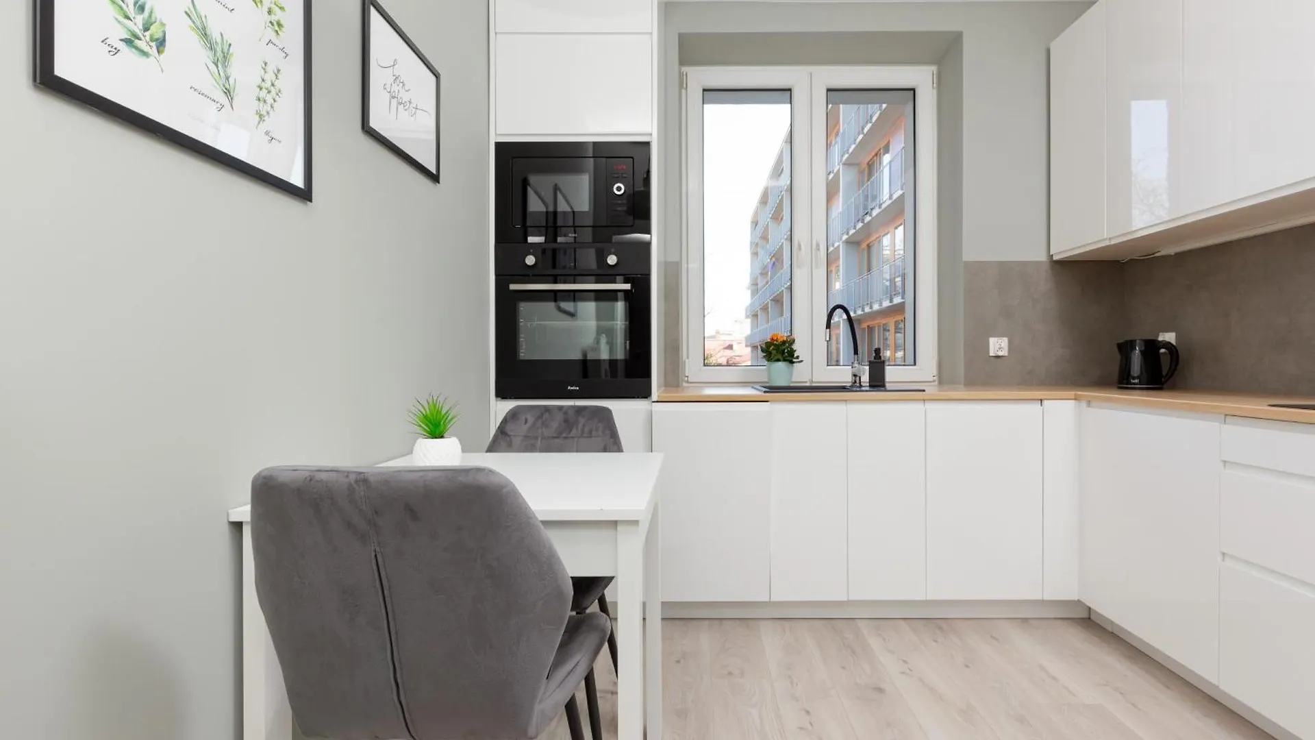 Central Apartment Emilii Plater By Noclegi Renters Warszawa