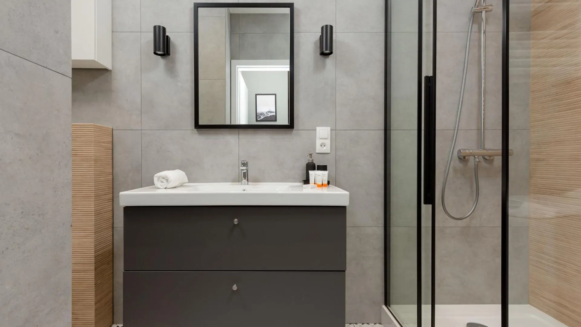 Central Apartment Emilii Plater By Noclegi Renters Warsaw Poland