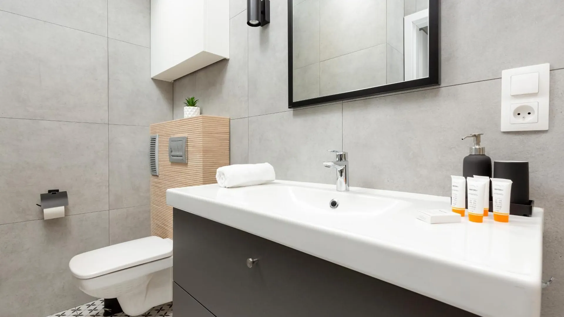 Central Apartment Emilii Plater By Noclegi Renters Warszawa